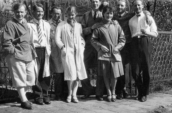 Alfred Jensen (2nd from left) with unidentified art students, Munich, 1926